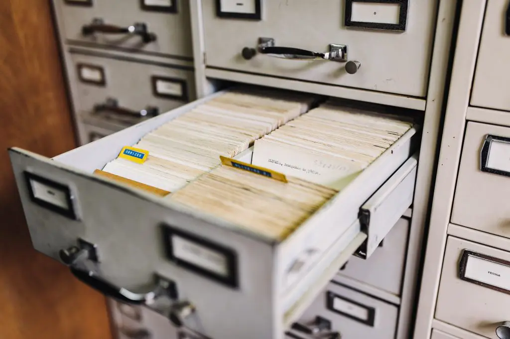 index cars in drawer Zettelkasten