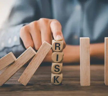 How to Effectively Manage Project Risks 